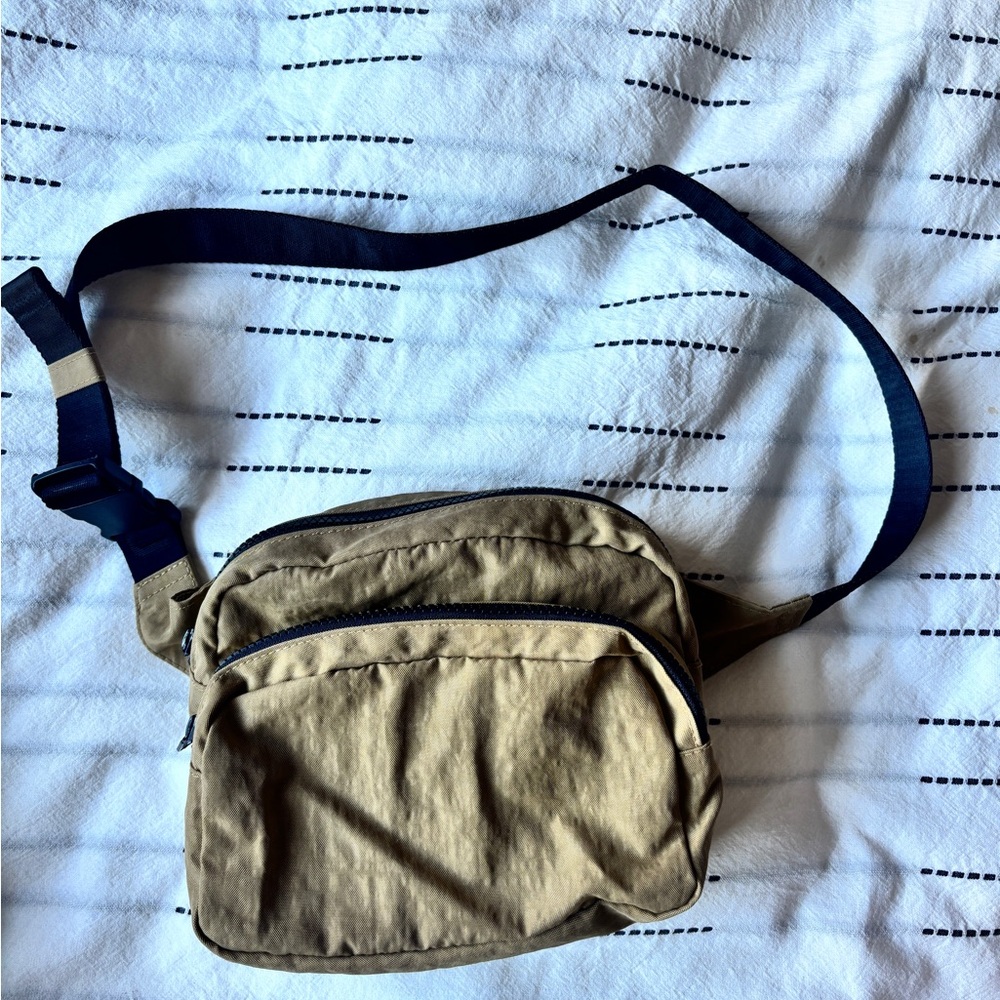 Tau Baggu Fanny Pack/Crossbody Bag